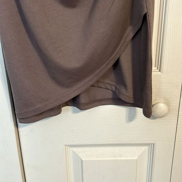 TREASURE & BOND Size Small Taupe Ruched Sleeveless Crossover Hem Sheath Mini - Picture 4 of 7